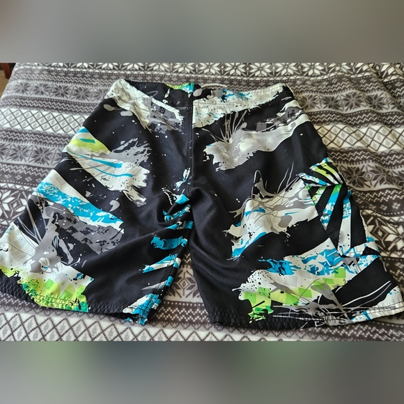 121) Oxygen active wear shorts - Picture 3 of 5